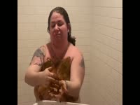 [ Scat Sex Movie ] Chubby momma takes a bath with shit